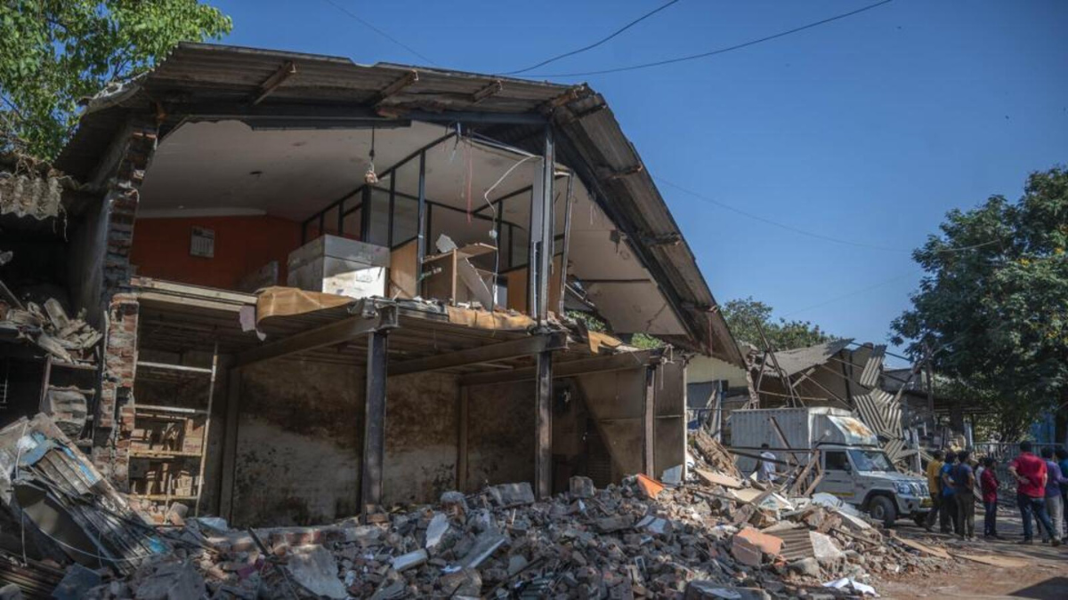 Mumbai BMC Demolishes Illegal Flat Alterations at Rustomjee Crown