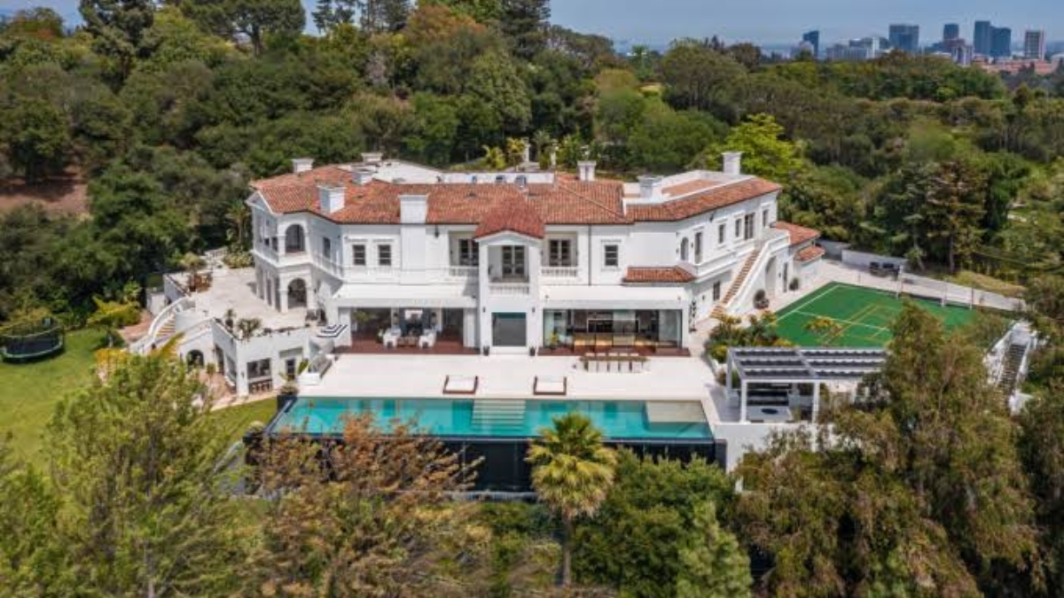 4 US Cities Where a "Mansion" Still Costs Under $1M