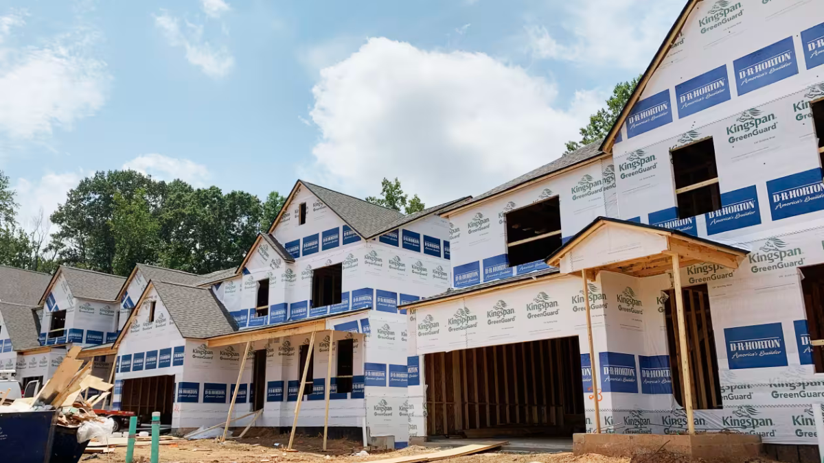 US Homebuilders Turn to Discounts as High Mortgage Rates Keep Buyers Waiting