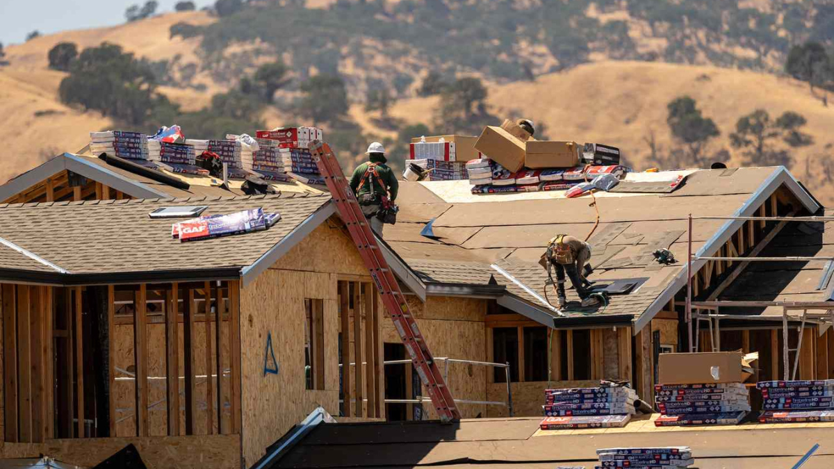 Homebuyer Caution Could Keep More Americans Renting as KB Home and Lennar See Housing Demand Weaken