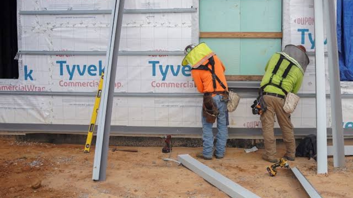 US Construction Faces Labor Squeeze as Immigration Falls