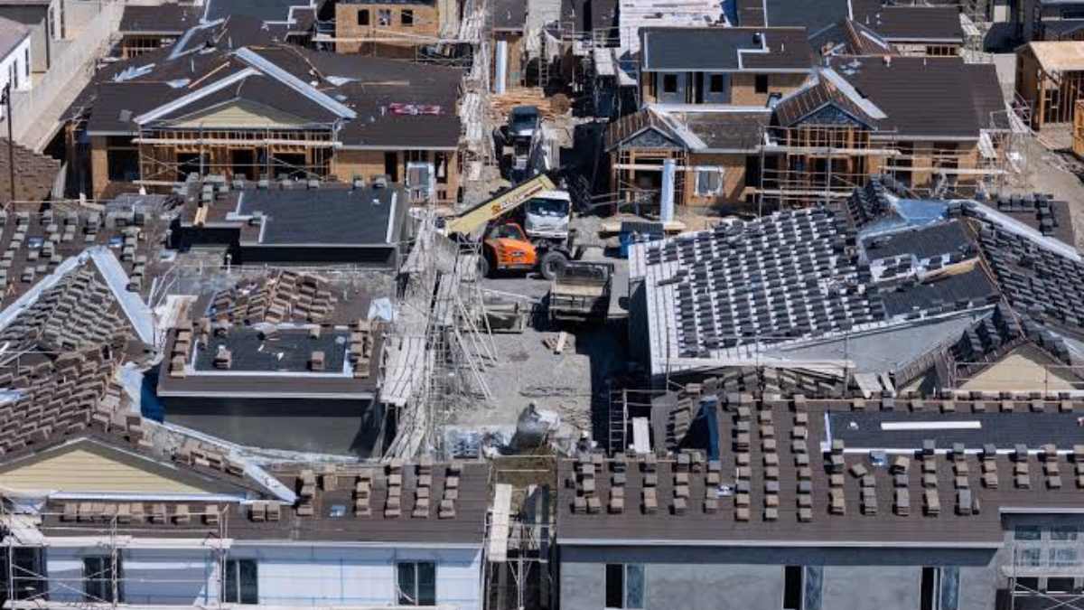 US Single-Family Homebuilding Falls 4.6% as Building Permits Hit 3.5-Year Low