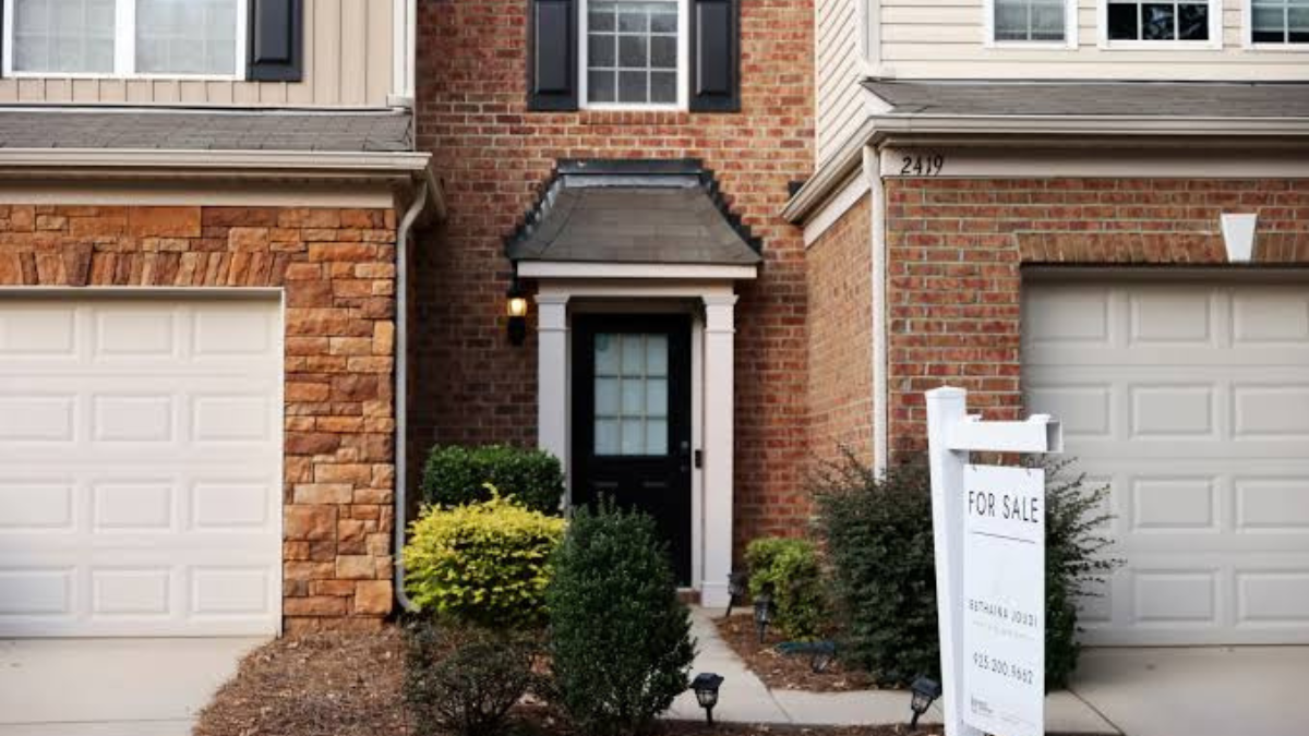 Lower Home Prices Fail to Bring Buyers Back as Mortgage Rates Stay Above 7%