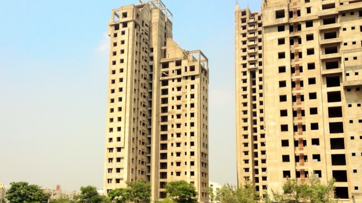 Kolkata Home Registrations Fall 12%; Mid-Size Flats Gain Share