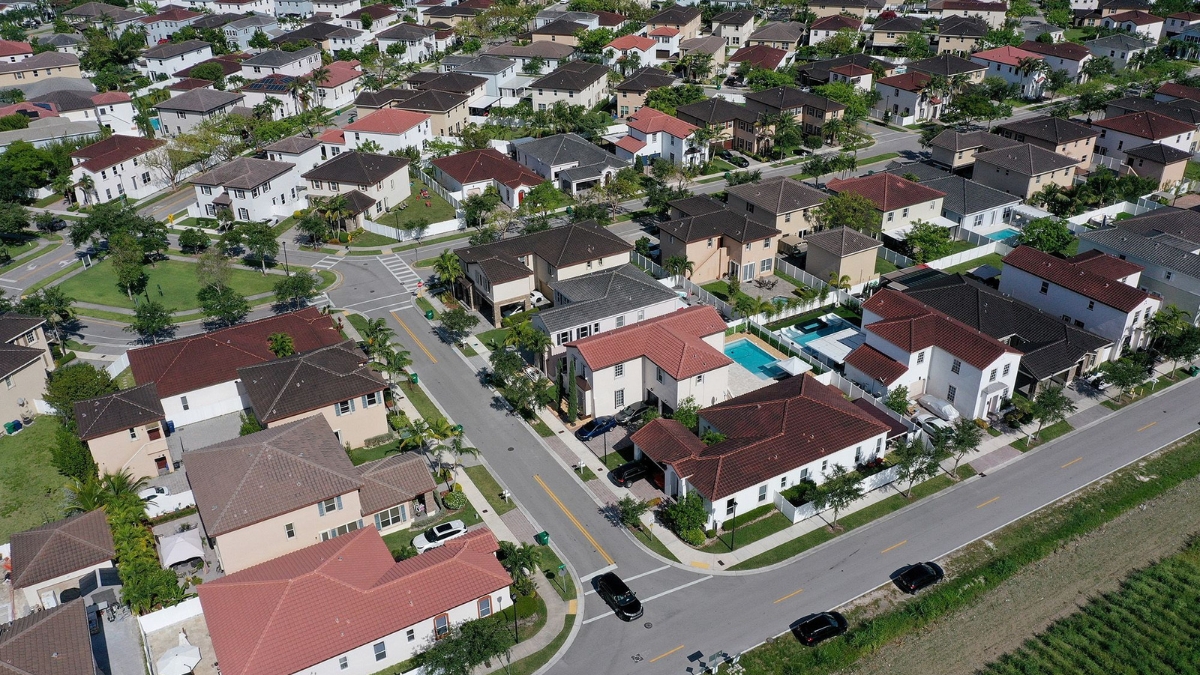 US Home Prices Rose 2.1% in August, but Inflation Rose Faster for the 15th Straight Month
